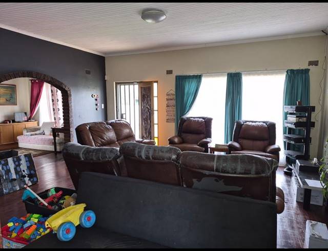 3 BEDROOM HOUSE FOR SALE IN BRENTHURST
